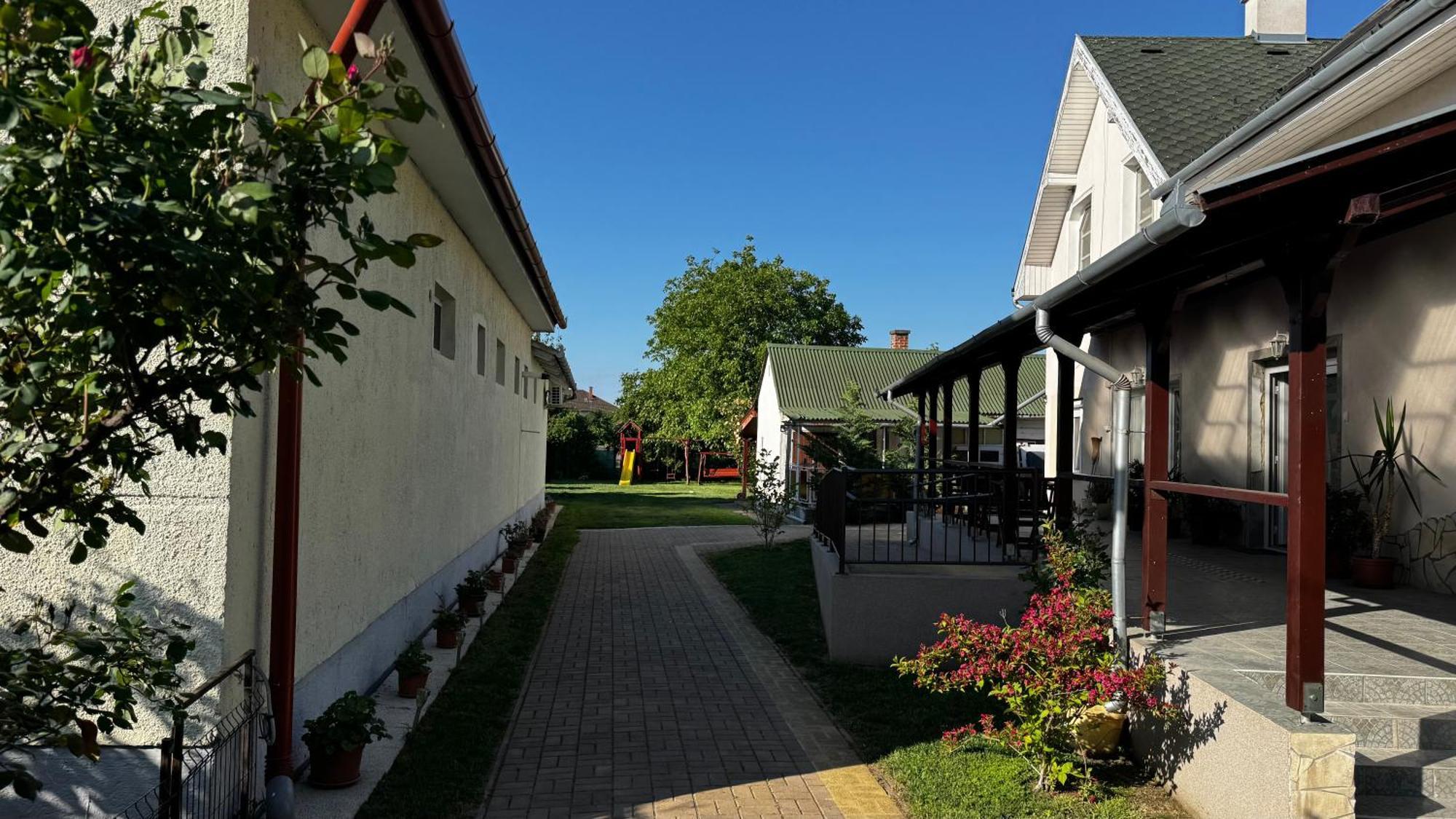 Berta Panzio Bed and Breakfast Hajdúszoboszló Eksteriør billede